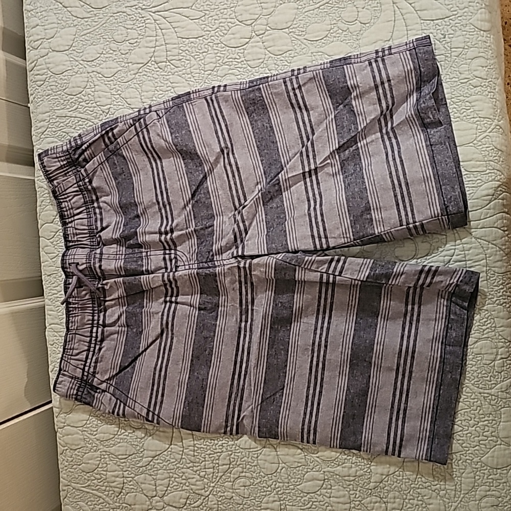 Crazy8 Boys Blue Stripedshorts, size 14